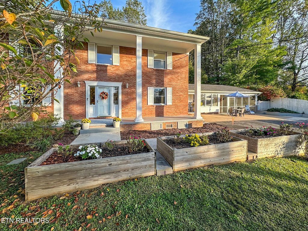 Photo of 127 Westlook Circle, Oak Ridge, TN 37830 (MLS # 1318700)