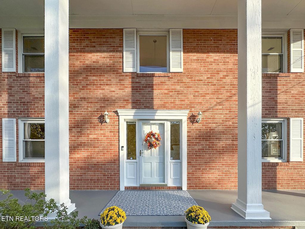 Photo of 127 Westlook Circle, Oak Ridge, TN 37830 (MLS # 1318700)