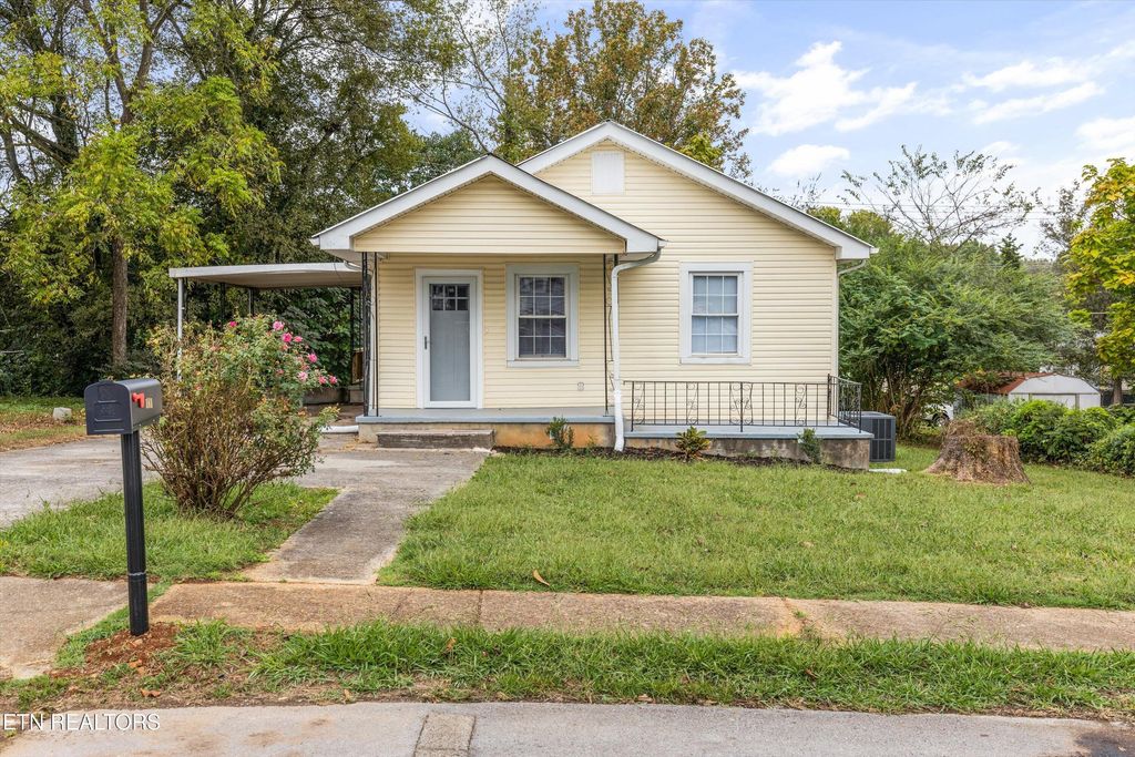 Photo of 181 E Edison St, Alcoa, TN 37701 (MLS # 1333993)