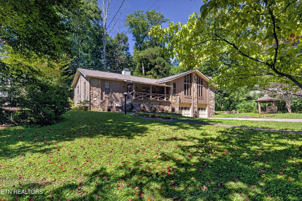 Photo of 403 Delaware Ave, Oak Ridge, TN 37830 (MLS # 1354563)