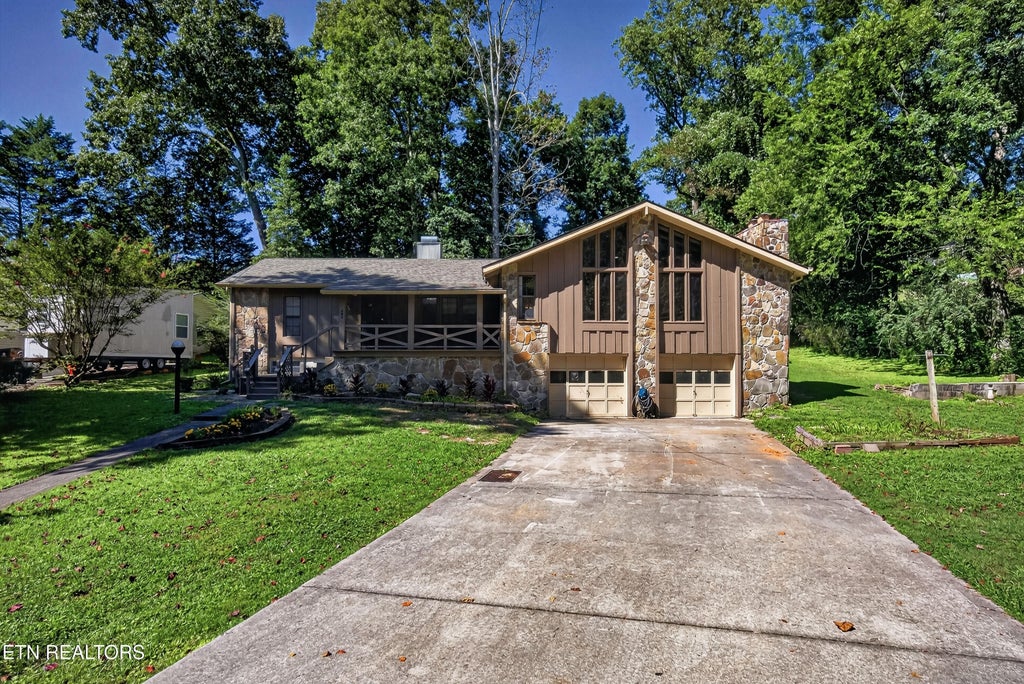 Photo of 403 Delaware Ave, Oak Ridge, TN 37830 (MLS # 1354563)