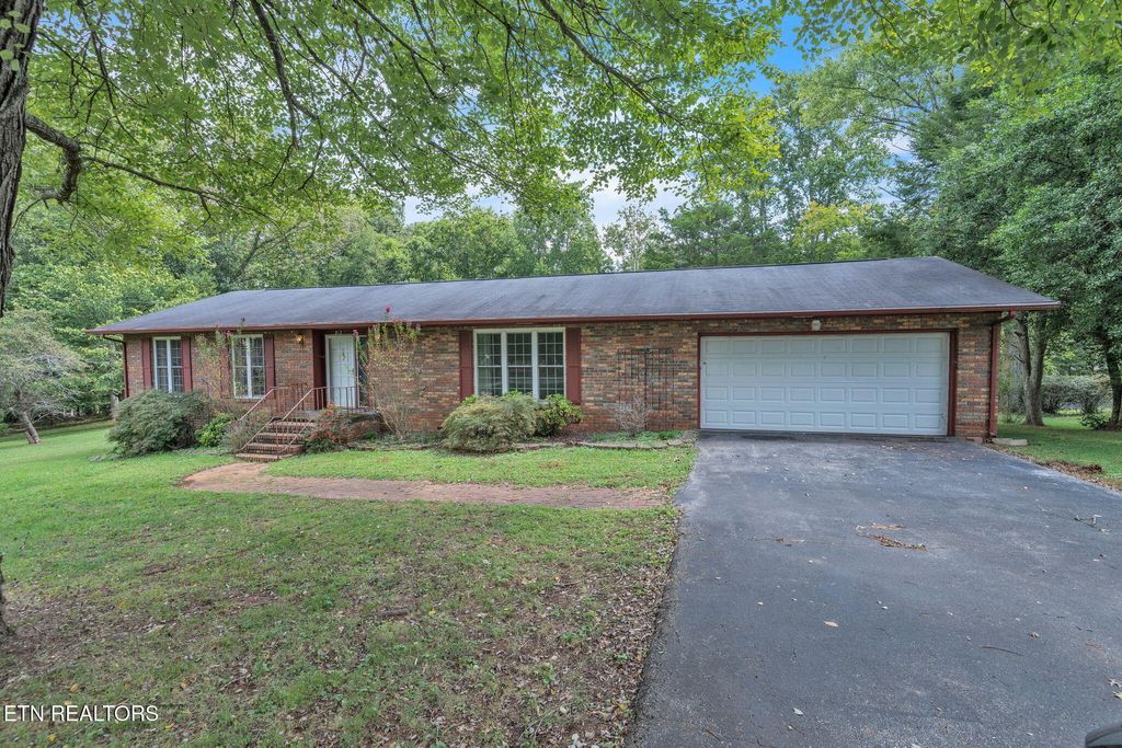 Photo of 213 Westshore Drive, Harriman, TN 37748 (MLS # 1314928)