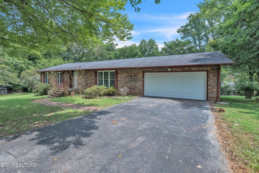 Photo of 213 Westshore Drive, Harriman, TN 37748 (MLS # 1314928)