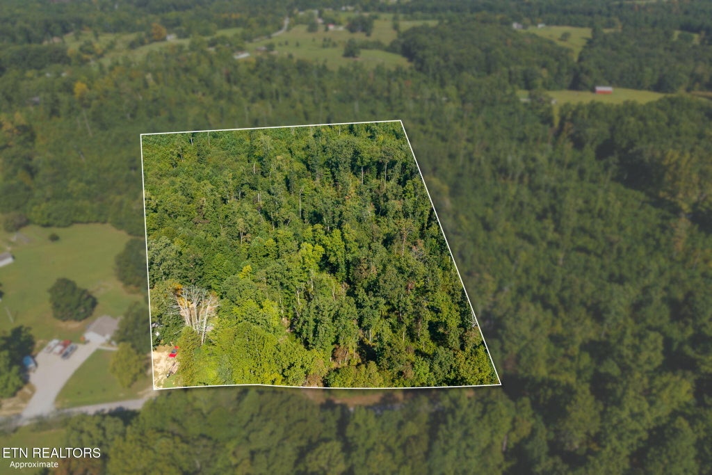 Photo of 5 Robbins Drive, Crossville, TN 38572 (MLS # 1354092)