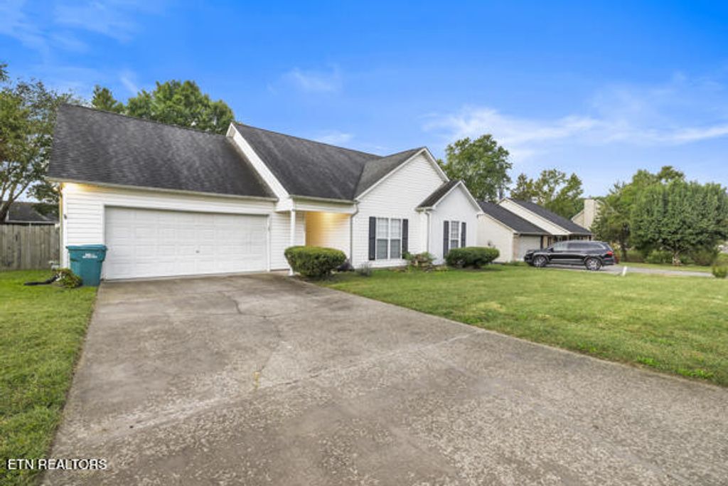 Photo of 909 Whitesburg Drive, Knoxville, TN 37918 (MLS # 1318182)