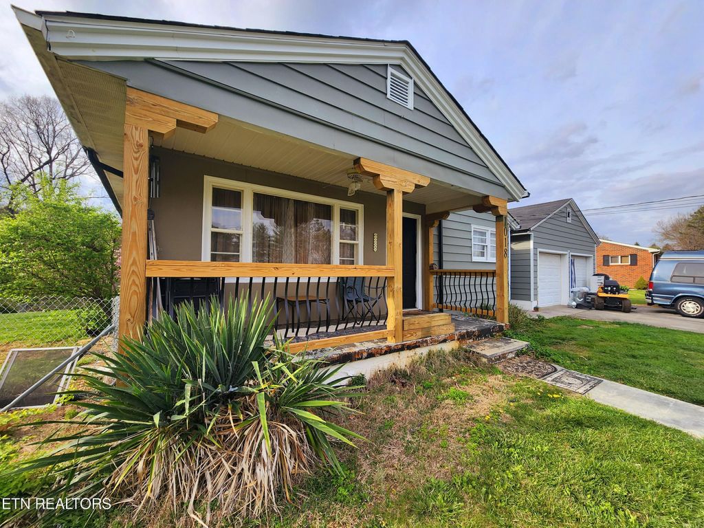 Photo of 1018 Elm St, Tazewell, TN 37879 (MLS # 1257781)