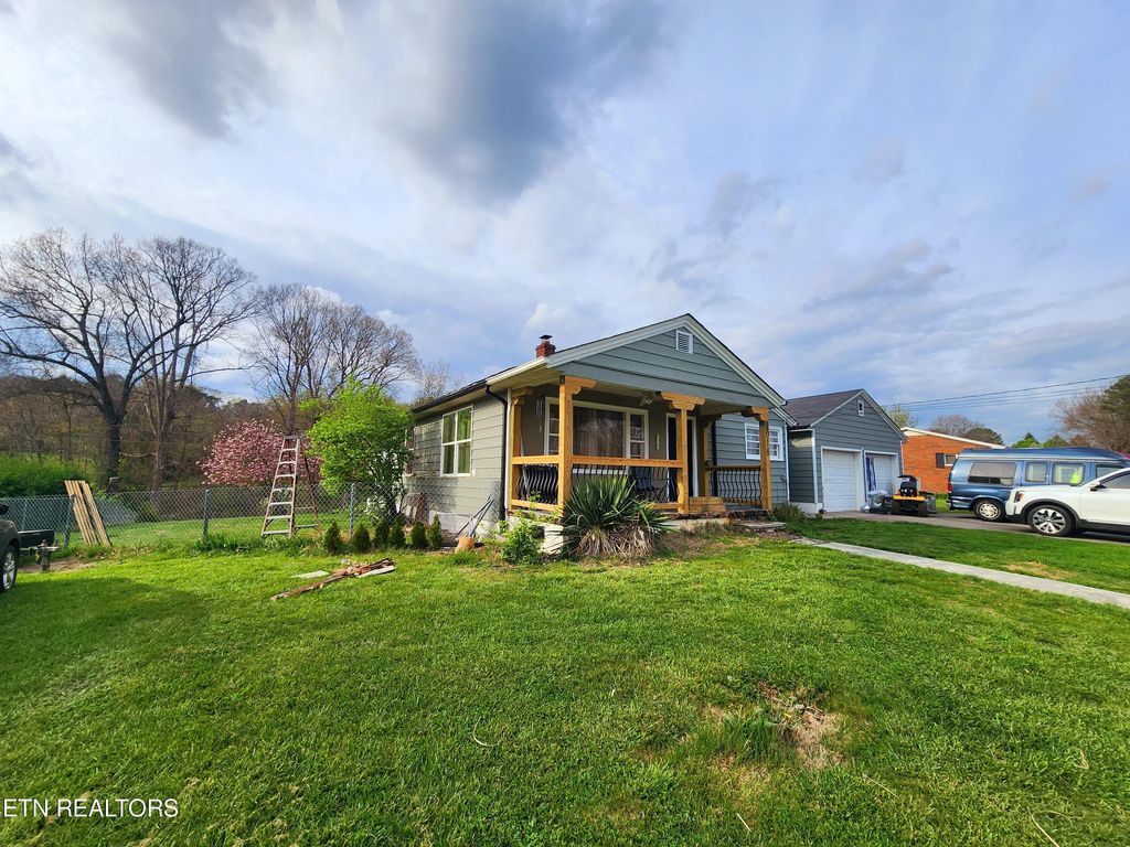 Photo of 1018 Elm St, Tazewell, TN 37879 (MLS # 1257781)