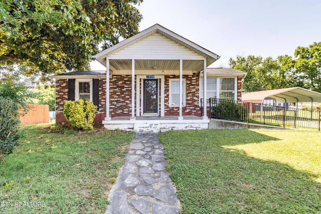 Photo of 1812 Brook Ave, Maryville, TN 37801 (MLS # 1346147)