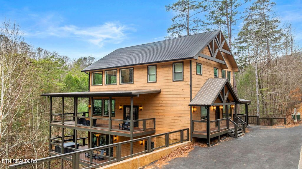 Photo of 2905 Raven Fork Circle, Sevierville, TN 37876 (MLS # 1334039)