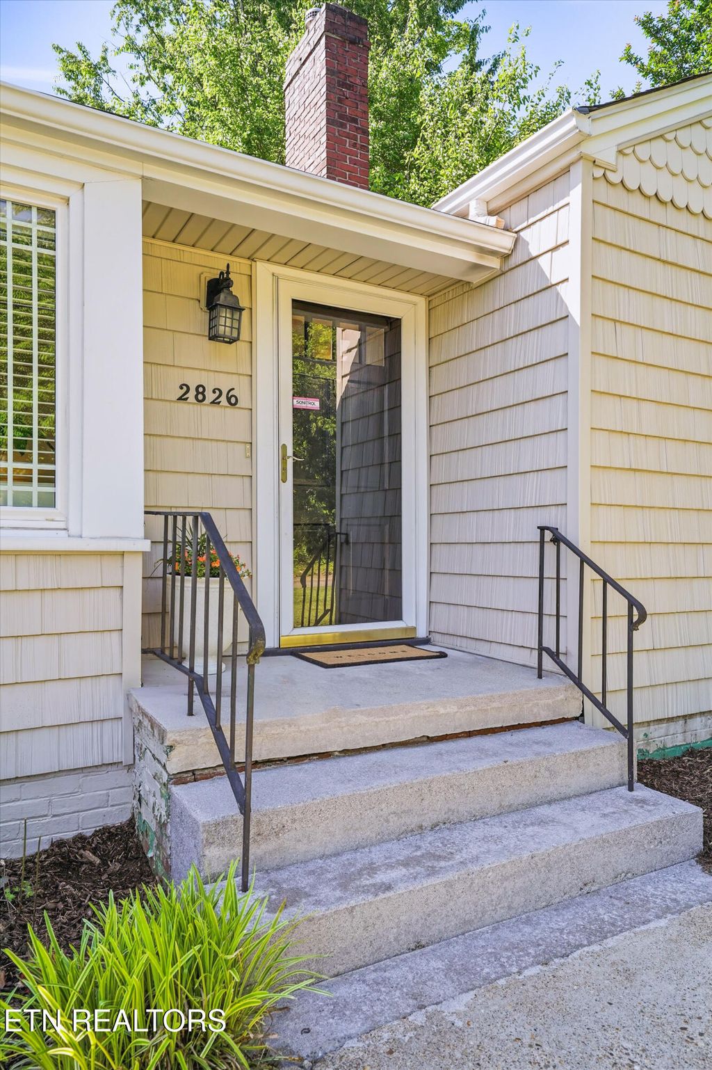Photo of 2826 Fairmont Blvd, Knoxville, TN 37917 (MLS # 1340725)
