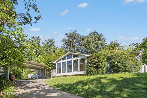Photo of 5603 S Briscoe Circle, Knoxville, TN 37912 (MLS # 1354672)