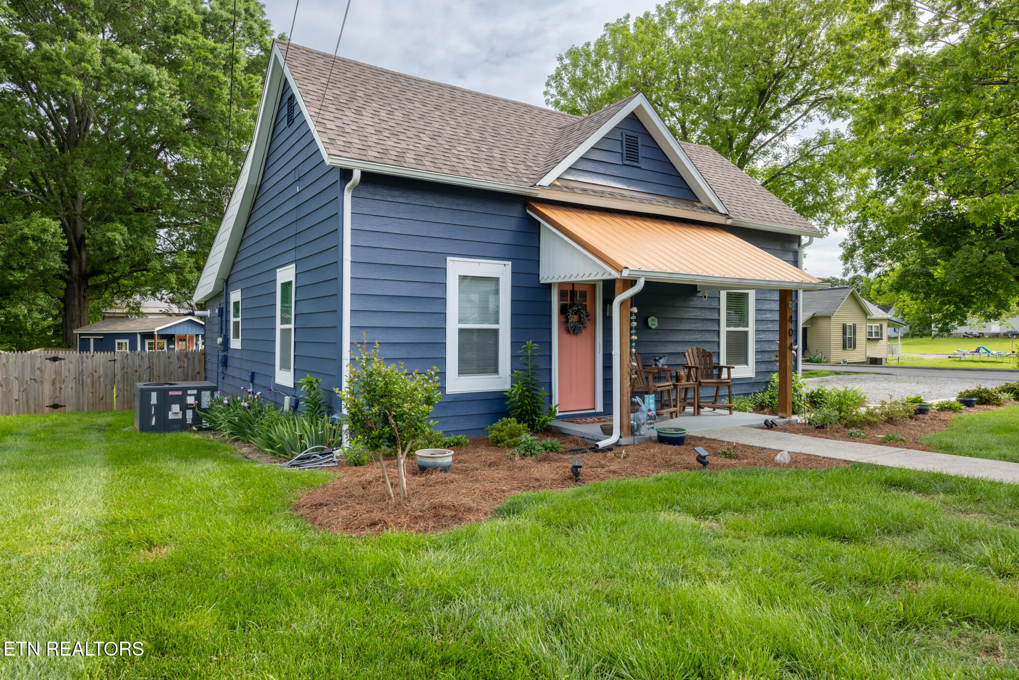 404 Maple St