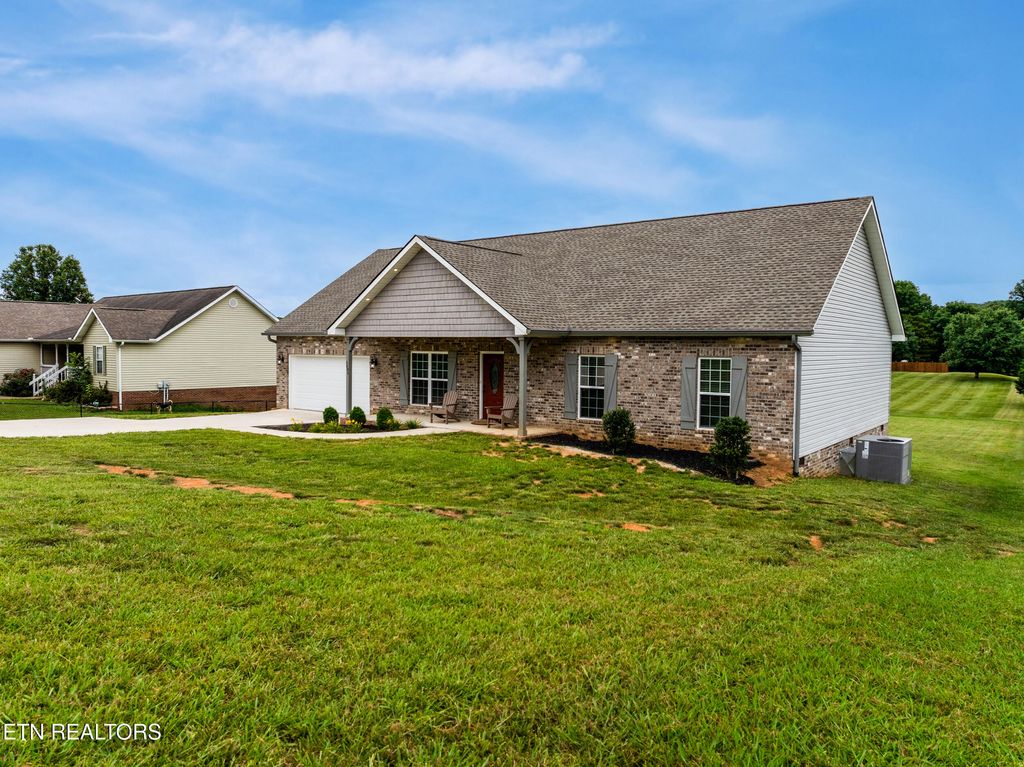 Photo of 5006 Morganton Rd, Greenback, TN 37742 (MLS # 1307142)