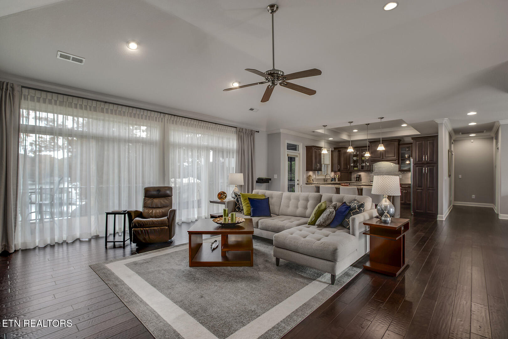 Loudon, Tennessee 37774, United States, 4 Bedrooms Bedrooms, ,4 BathroomsBathrooms,Residential,Pending,242487