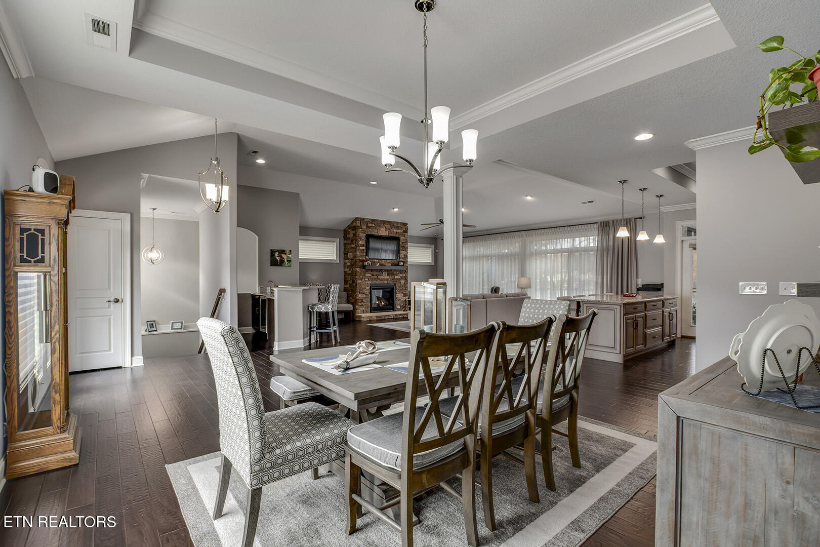 Loudon, Tennessee 37774, United States, 4 Bedrooms Bedrooms, ,4 BathroomsBathrooms,Residential,Pending,242487