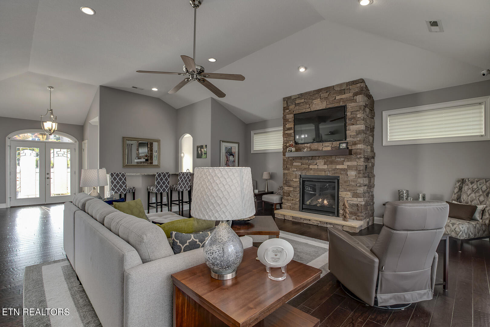 Loudon, Tennessee 37774, United States, 4 Bedrooms Bedrooms, ,4 BathroomsBathrooms,Residential,Pending,242487