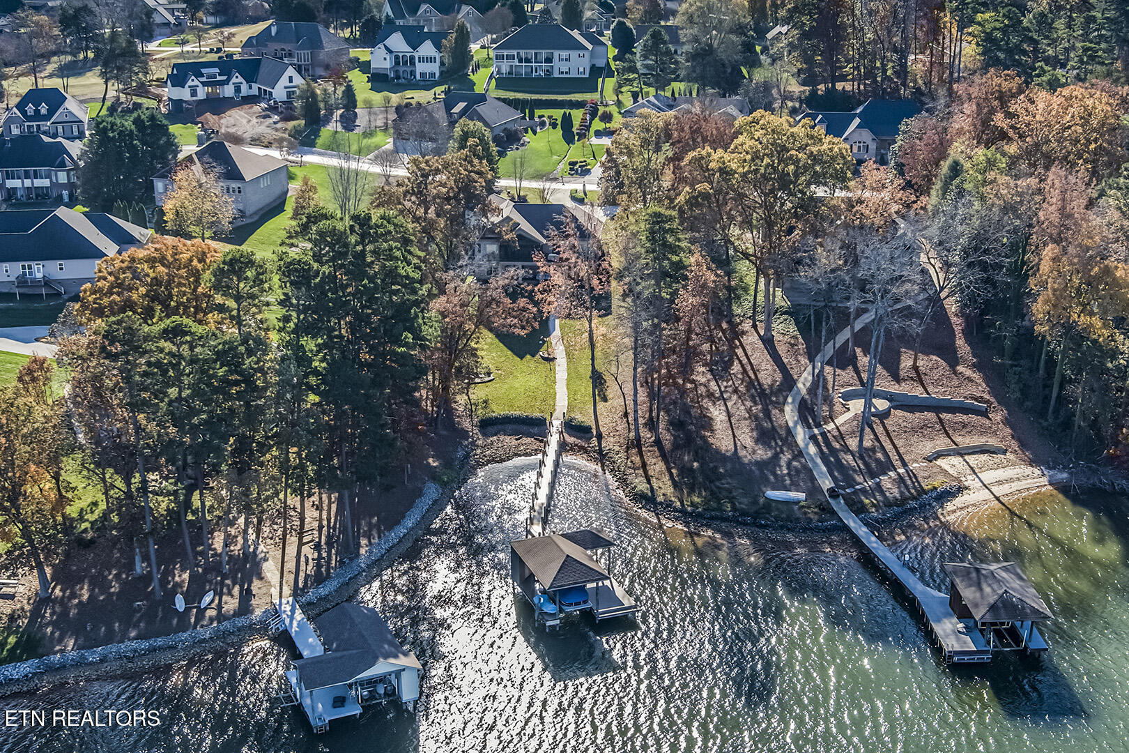 Loudon, Tennessee 37774, United States, 4 Bedrooms Bedrooms, ,4 BathroomsBathrooms,Residential,Pending,242487