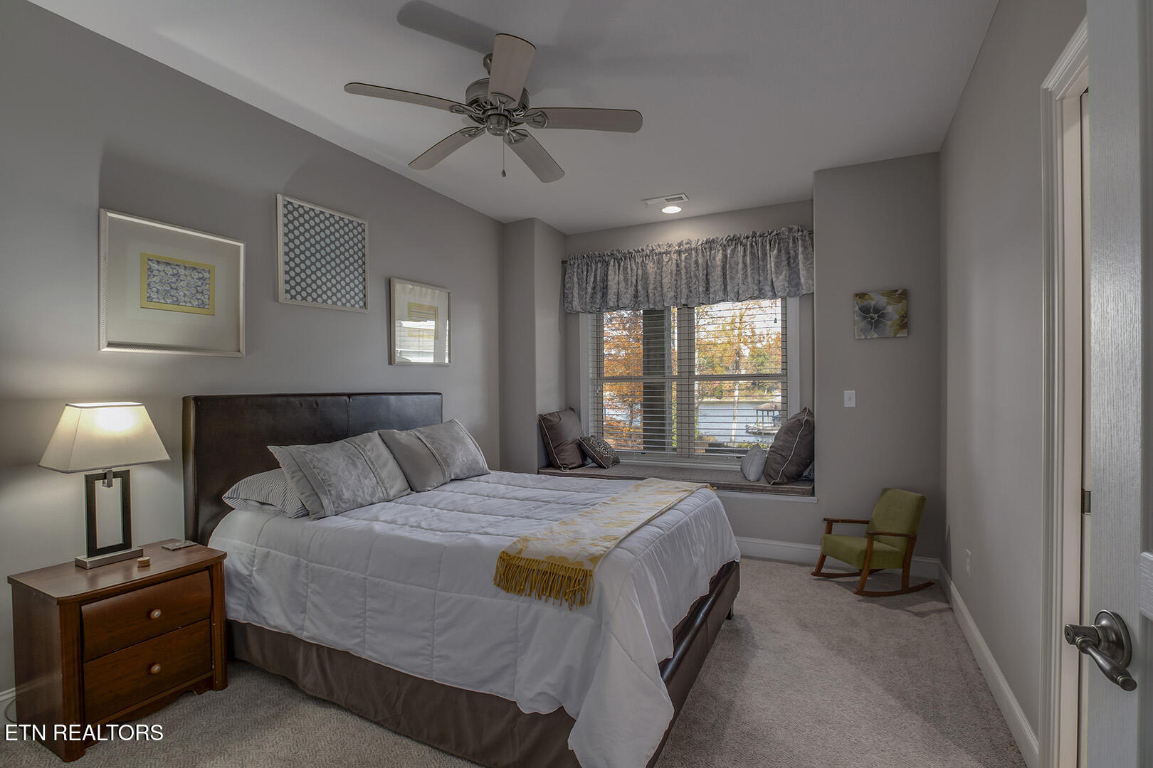 Loudon, Tennessee 37774, United States, 4 Bedrooms Bedrooms, ,4 BathroomsBathrooms,Residential,Pending,242487