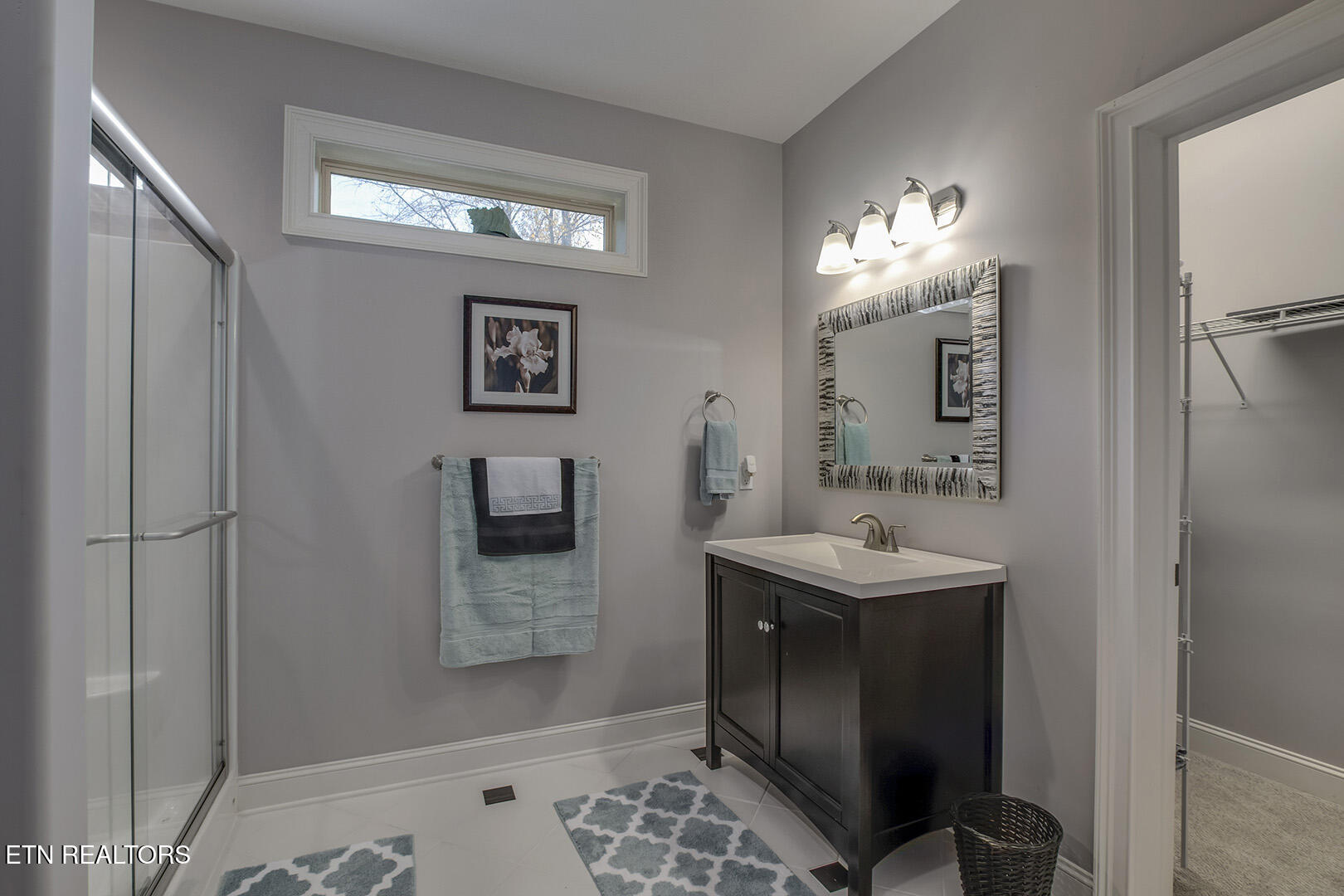 Loudon, Tennessee 37774, United States, 4 Bedrooms Bedrooms, ,4 BathroomsBathrooms,Residential,Pending,242487