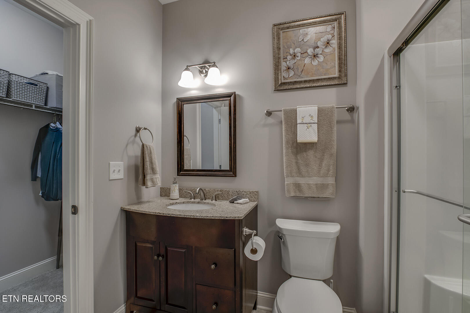 Loudon, Tennessee 37774, United States, 4 Bedrooms Bedrooms, ,4 BathroomsBathrooms,Residential,Pending,242487