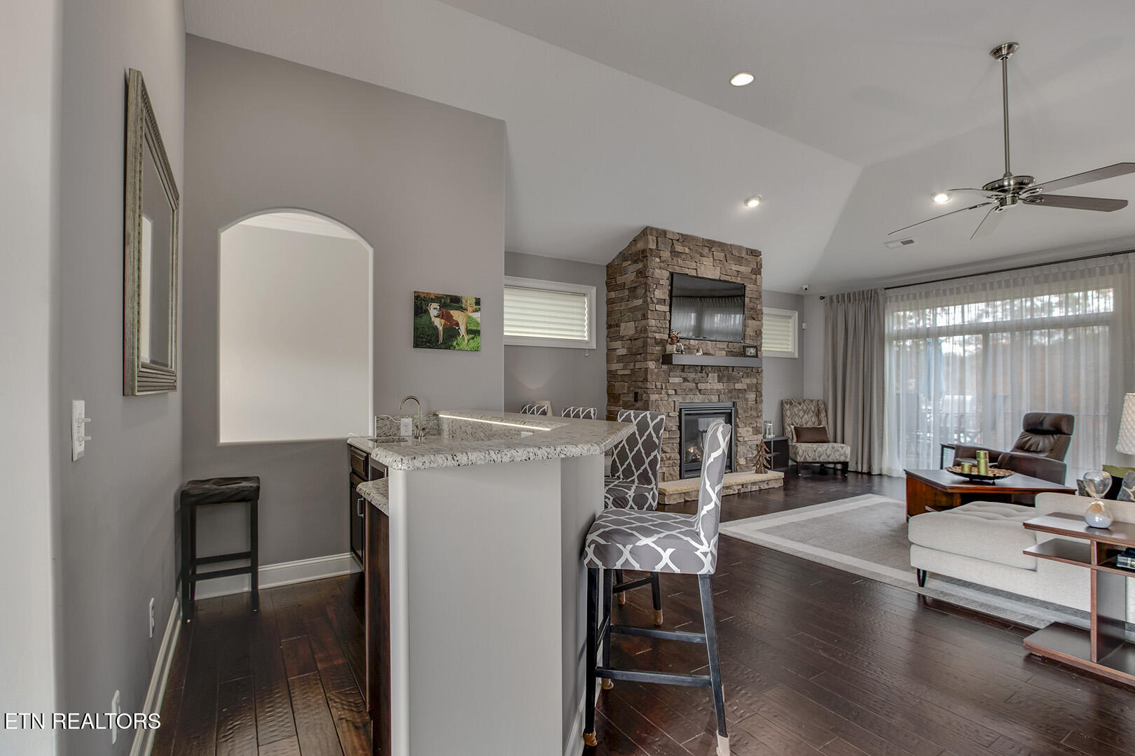 Loudon, Tennessee 37774, United States, 4 Bedrooms Bedrooms, ,4 BathroomsBathrooms,Residential,Pending,242487