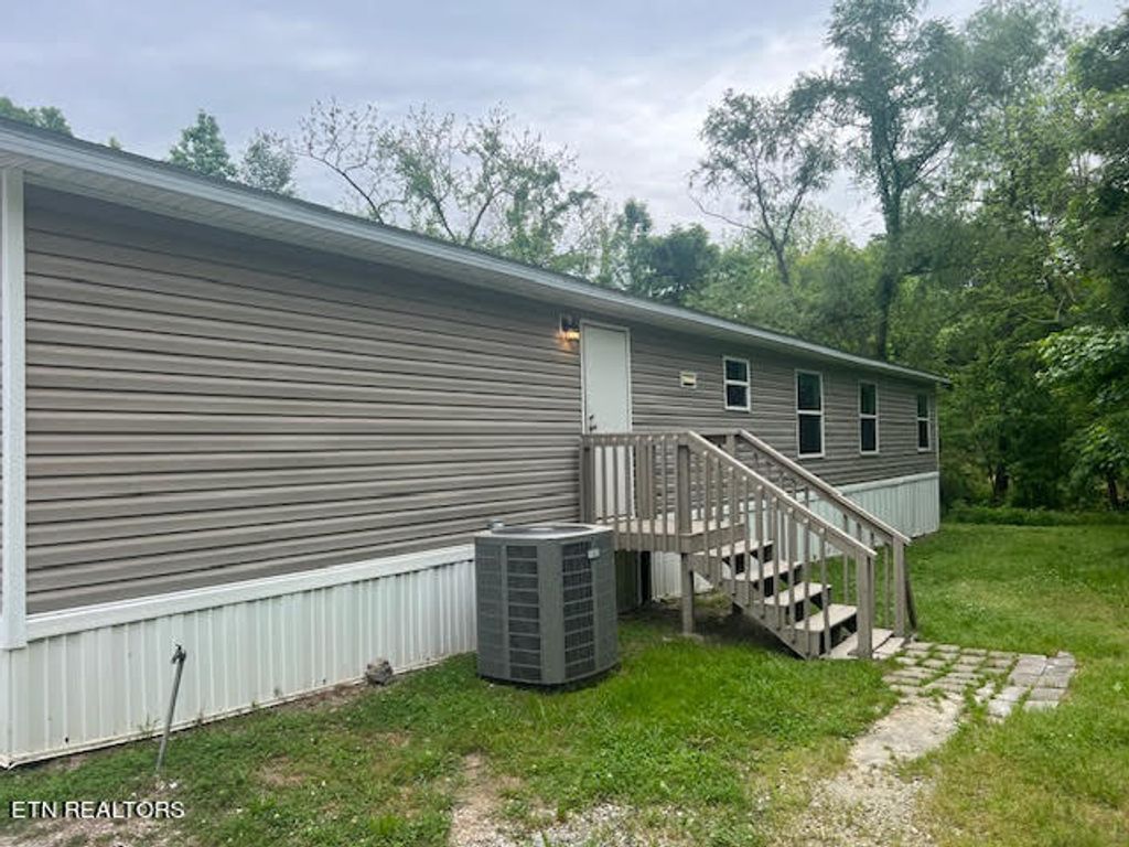 Photo of 166 Strutt St, Oliver Springs, TN 37840 (MLS # 1262711)