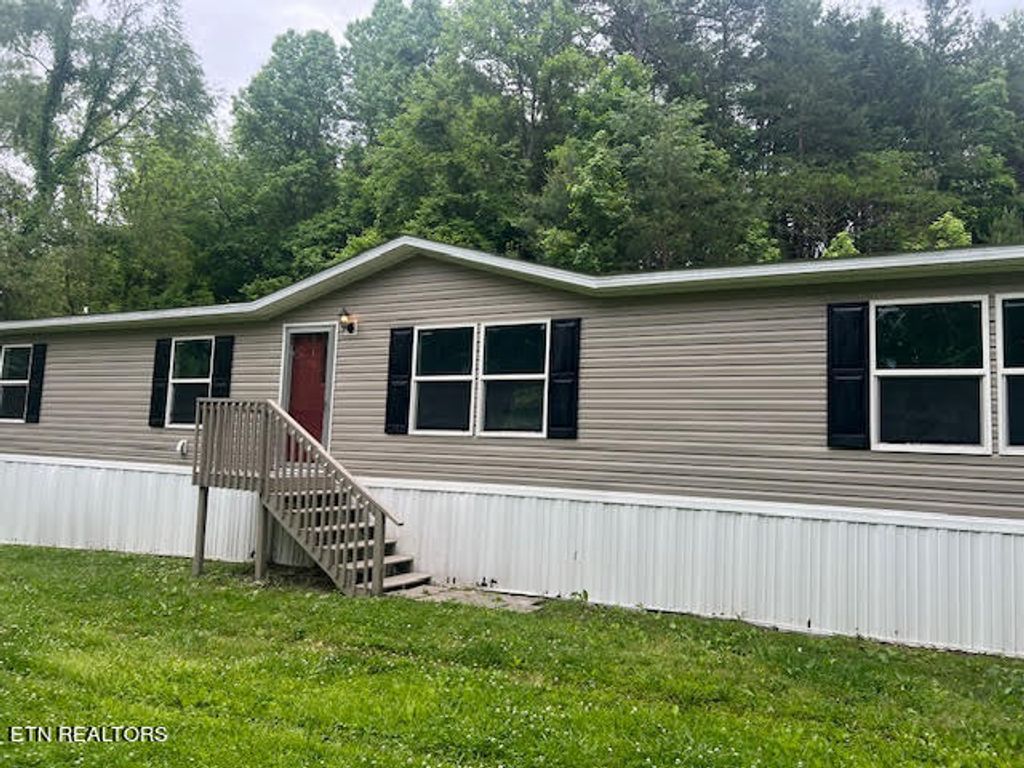 Photo of 166 Strutt St, Oliver Springs, TN 37840 (MLS # 1262711)