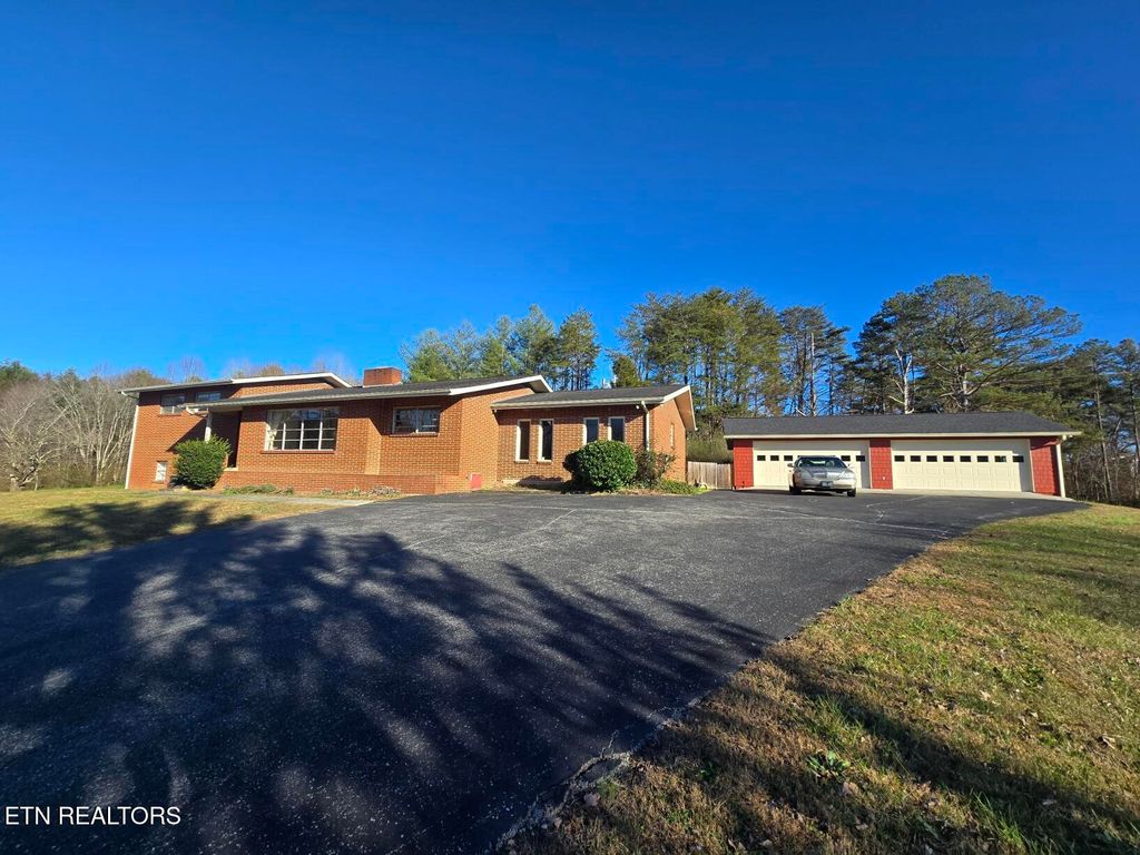 Photo of 1733 knoxville Hwy, Wartburg, TN 37887 (MLS # 1323251)