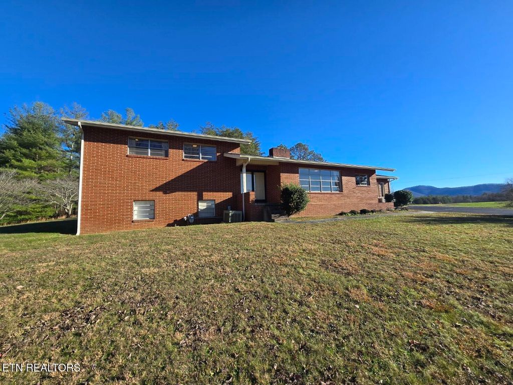 Photo of 1733 knoxville Hwy, Wartburg, TN 37887 (MLS # 1323251)