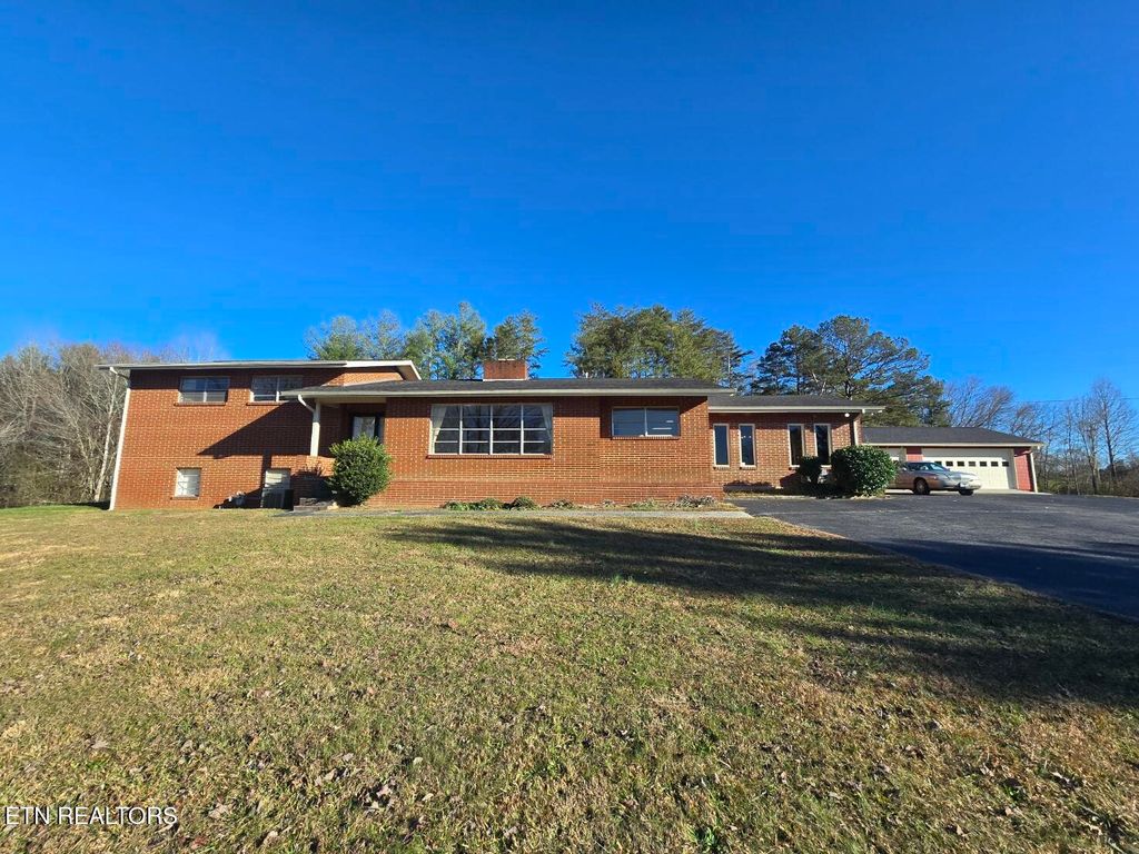 Photo of 1733 knoxville Hwy, Wartburg, TN 37887 (MLS # 1323251)