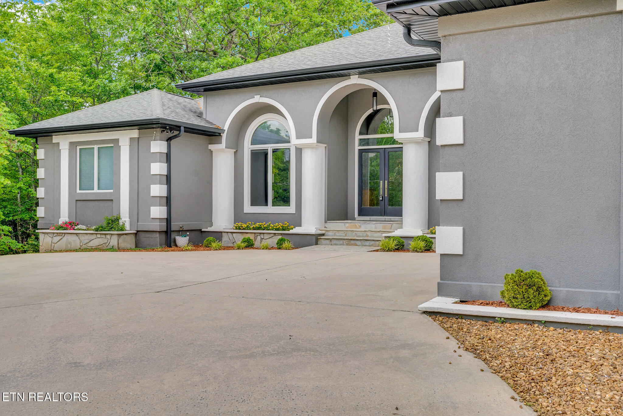 127 Motthaven Drive