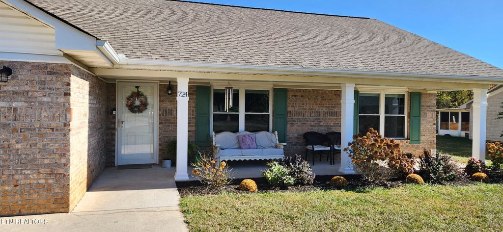 Photo of 724 Meadow Ridge Rd, Walland, TN 37886 (MLS # 1244079)