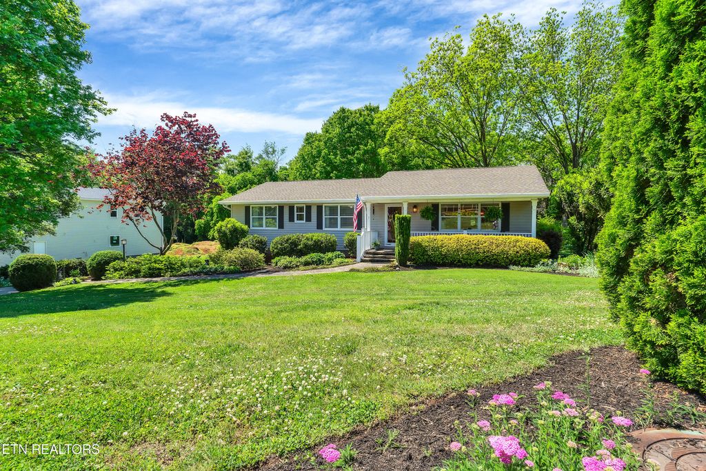 Photo of 1829 Maggie St, Maryville, TN 37803 (MLS # 1339471)