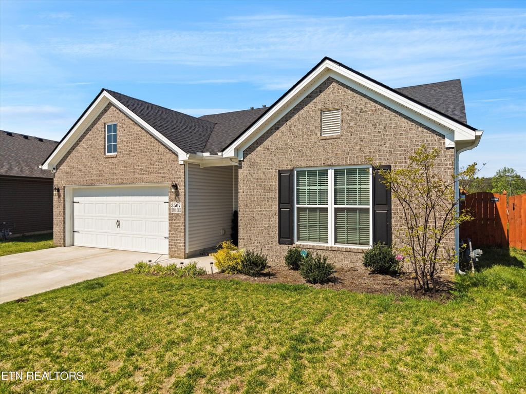 Photo of 3507 Crimson Circle, Maryville, TN 37801 (MLS # 1335927)