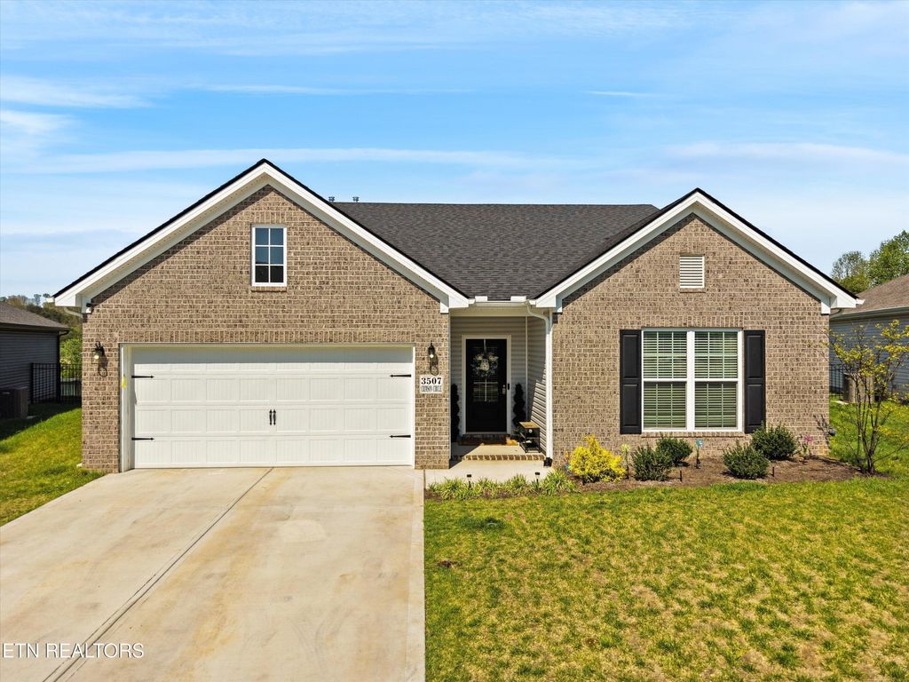 Photo of 3507 Crimson Circle, Maryville, TN 37801 (MLS # 1335927)