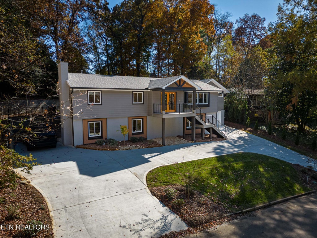 Photo of 4018 SW Hiawatha Drive, Knoxville, TN 37919 (MLS # 1281995)