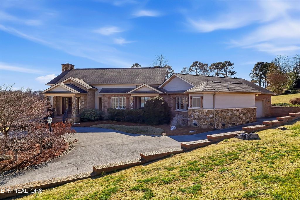 Photo of 3909 Logans Landing Circle, Louisville, TN 37777 (MLS # 1329460)