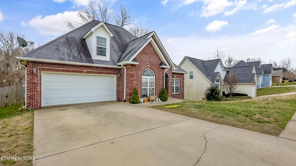 Photo of 1178 Hillside Lane, Lenoir City, TN 37771 (MLS # 1328079)