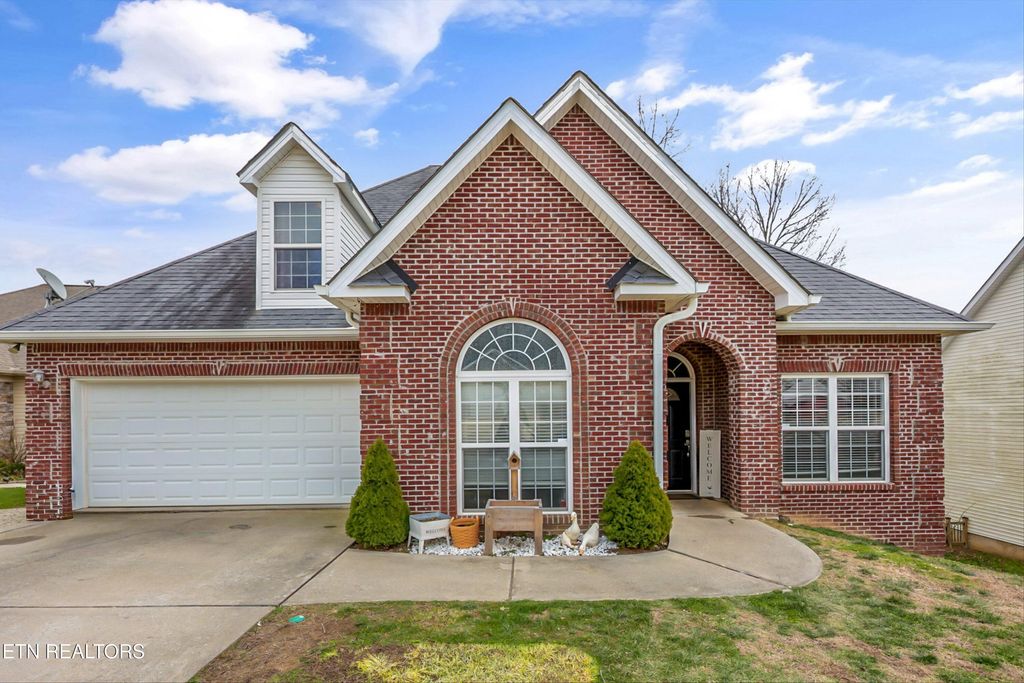 Photo of 1178 Hillside Lane, Lenoir City, TN 37771 (MLS # 1328079)