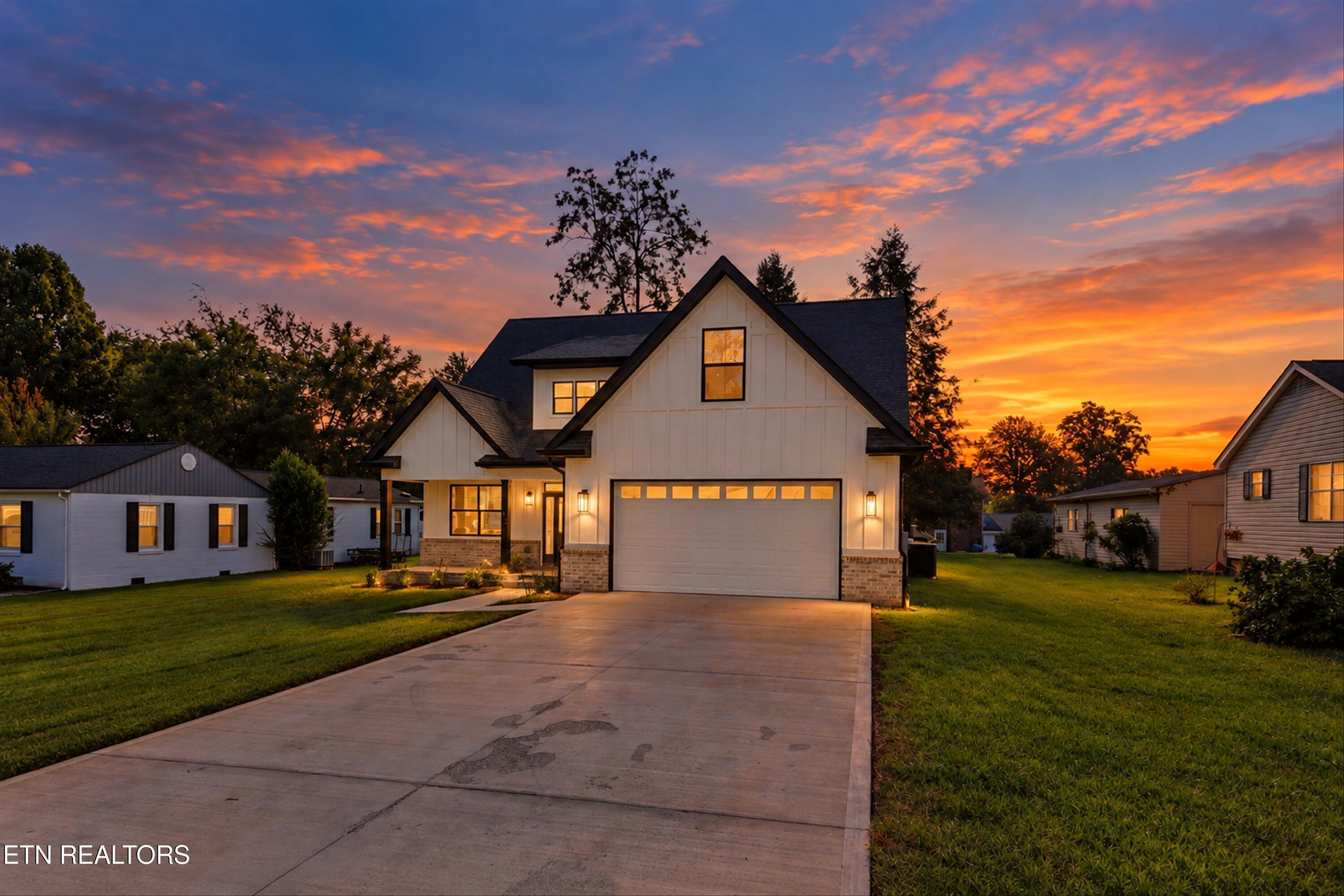 1212 Redwood Ave