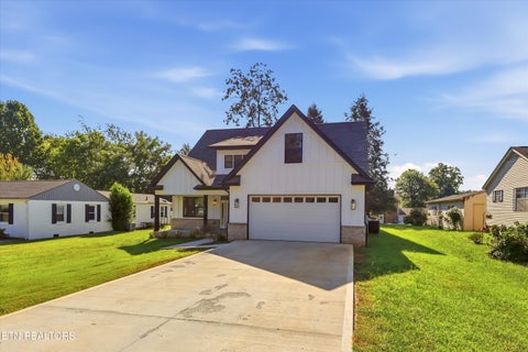 Photo of 1212 Redwood Ave, Maryville, TN 37803 (MLS # 1355076)