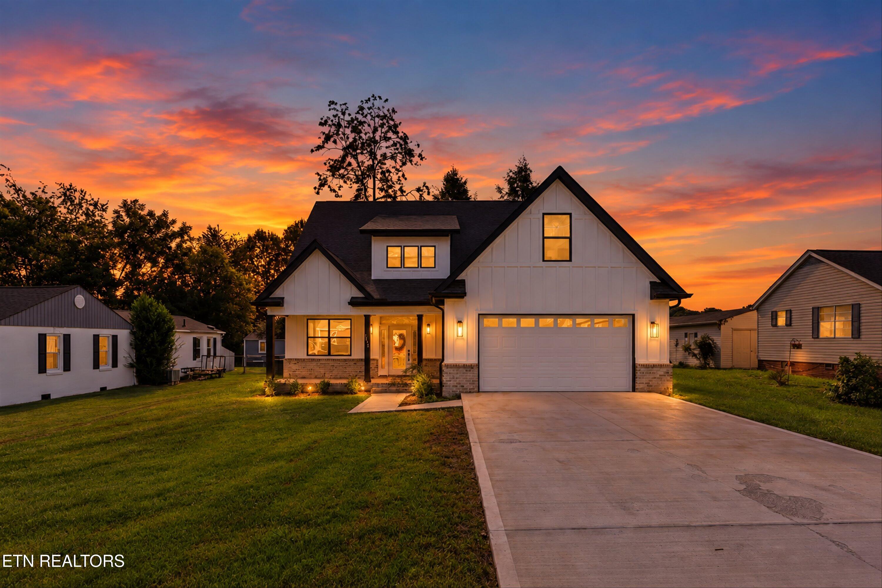1212 Redwood Ave