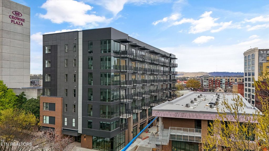 Photo of 327 W Summit Hill Drive #612, Knoxville, TN 37902 (MLS # 1300227)