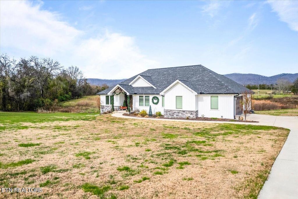 Photo of 129 Austin Lane, Jacksboro, TN 37757 (MLS # 1322900)