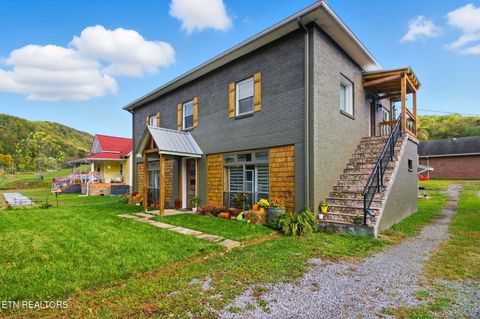 Photo of 213 Kingston Ave, Oliver Springs, TN 37840 (MLS # 1319739)