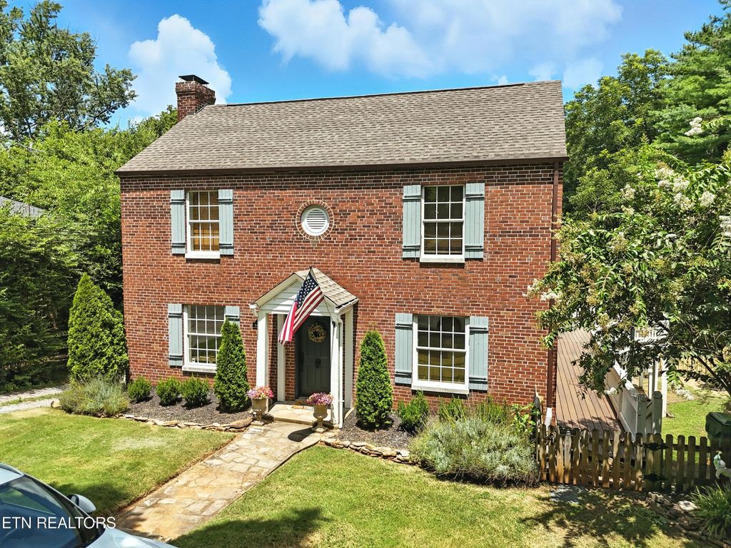 Photo of 108 S Maple St, Maryville, TN 37803 (MLS # 1317530)