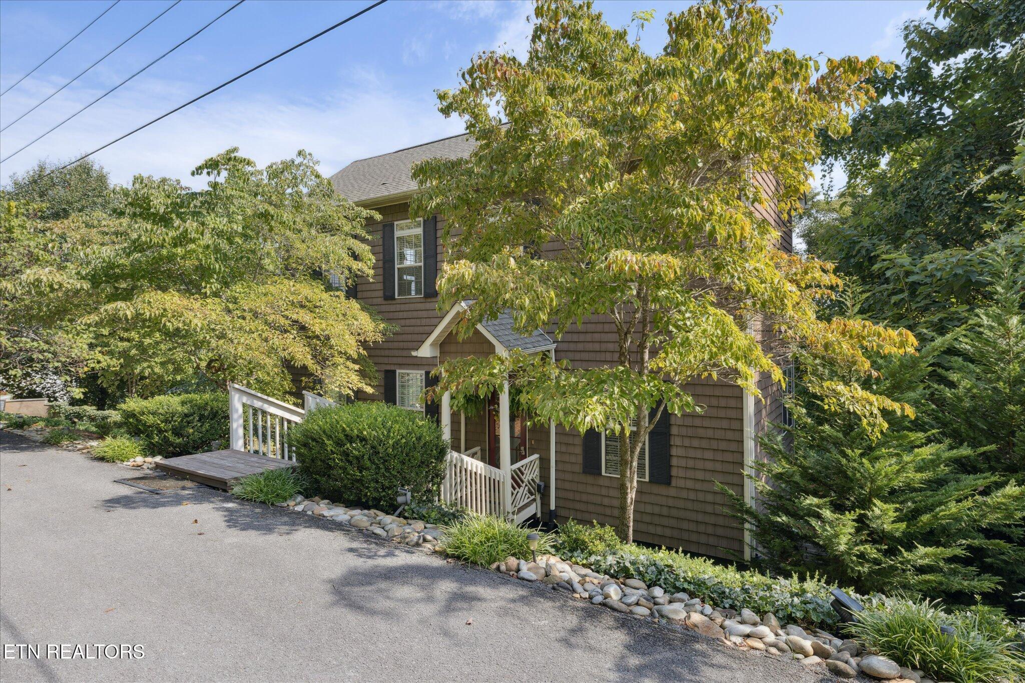323 Eagles Cove Pkwy