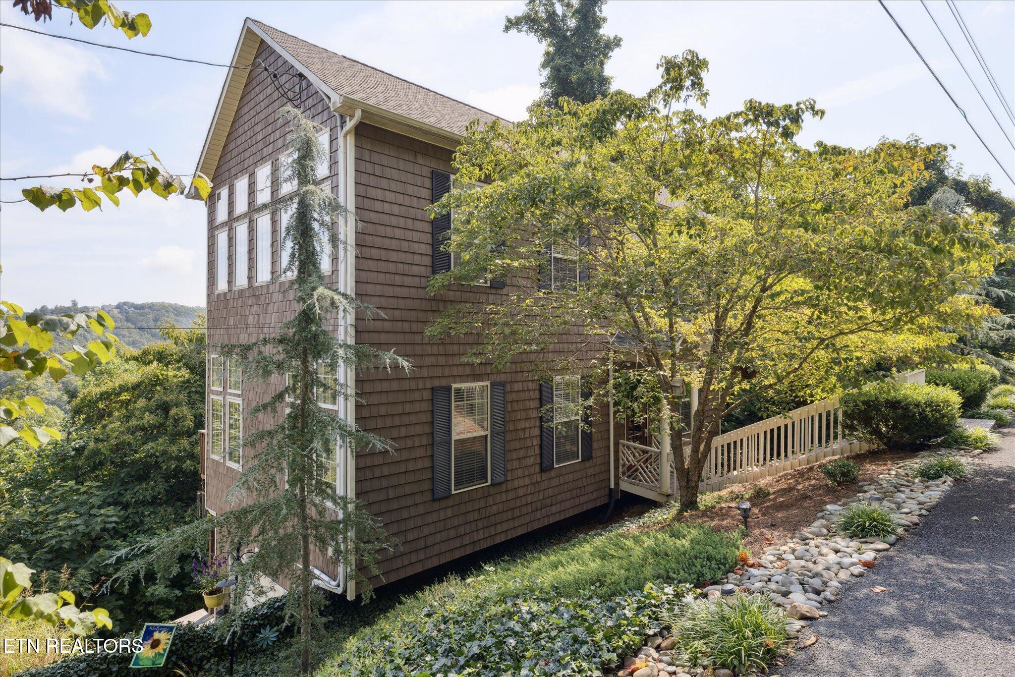 323 Eagles Cove Pkwy
