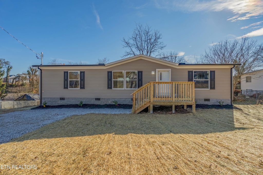 Photo of 516 Henderson St, Harriman, TN 37748 (MLS # 1322437)
