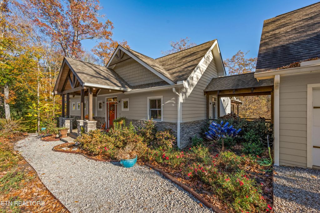 Photo of 720 Hunters Run Rd, Townsend, TN 37882 (MLS # 1250209)